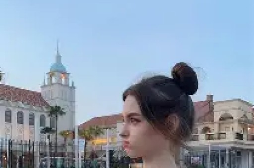宣布结婚透露控逼迫被报警4月不过半娱乐圈又出事了！